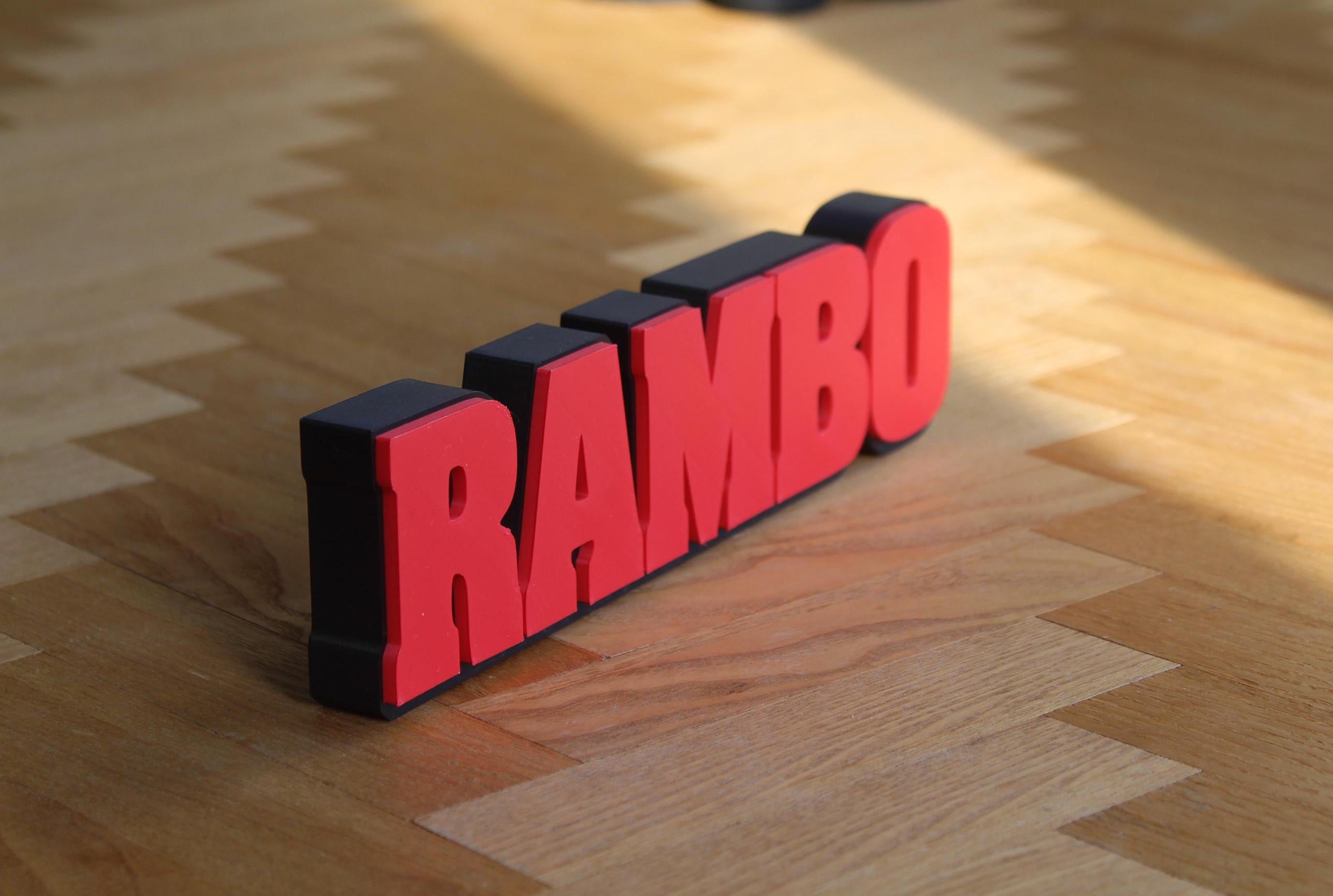 Rambo Logo | John Rambo | Kultfigur Dekoration | Legendärer Filmklassiker | Sylvester Stallone | 3D Druck Figur