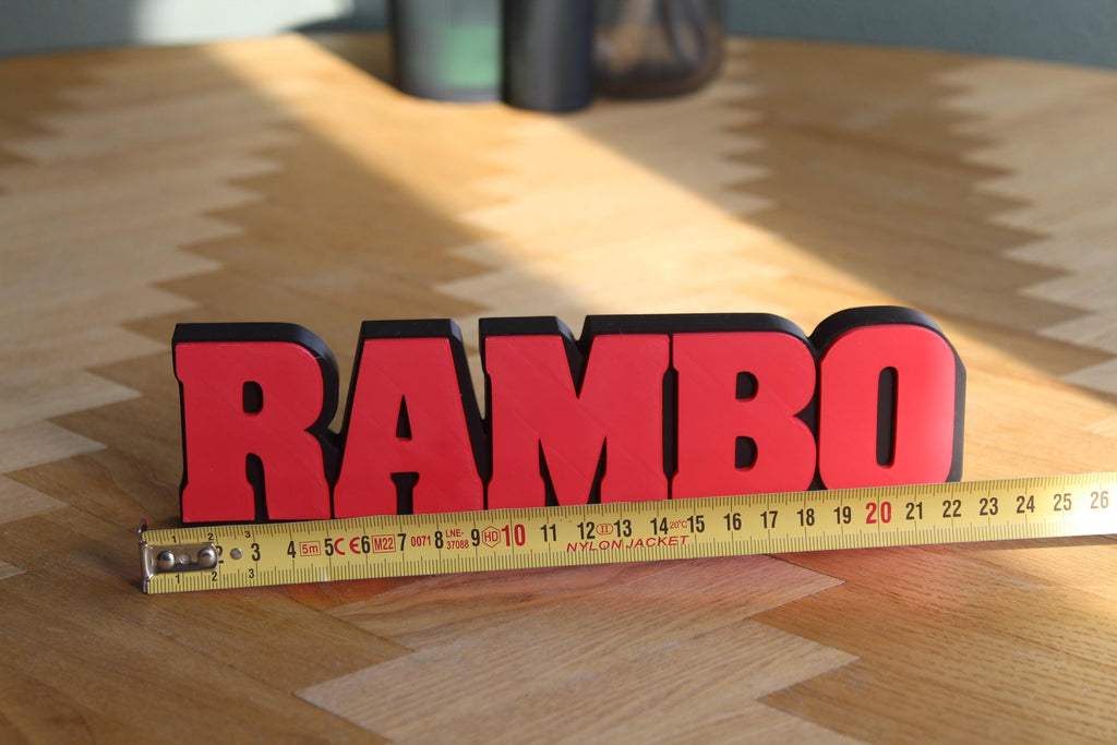 Rambo Logo | John Rambo | Kultfigur Dekoration | Legendärer Filmklassiker | Sylvester Stallone | 3D Druck Figur