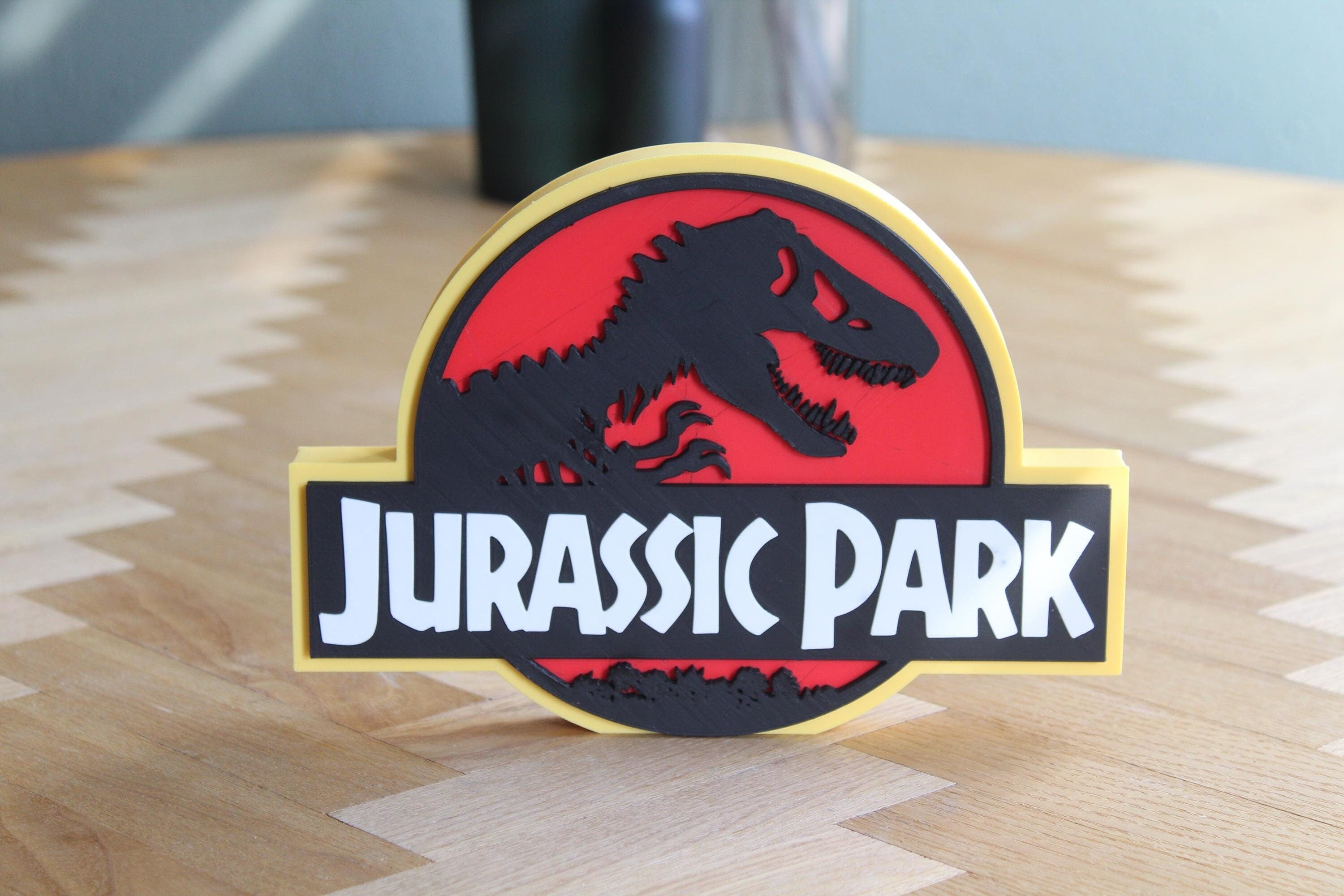 Jurassic Park Logo | Dinosaurier Symbol | Kultfilm Dekoration | Abenteuer Klassiker | 3D Druck Figur